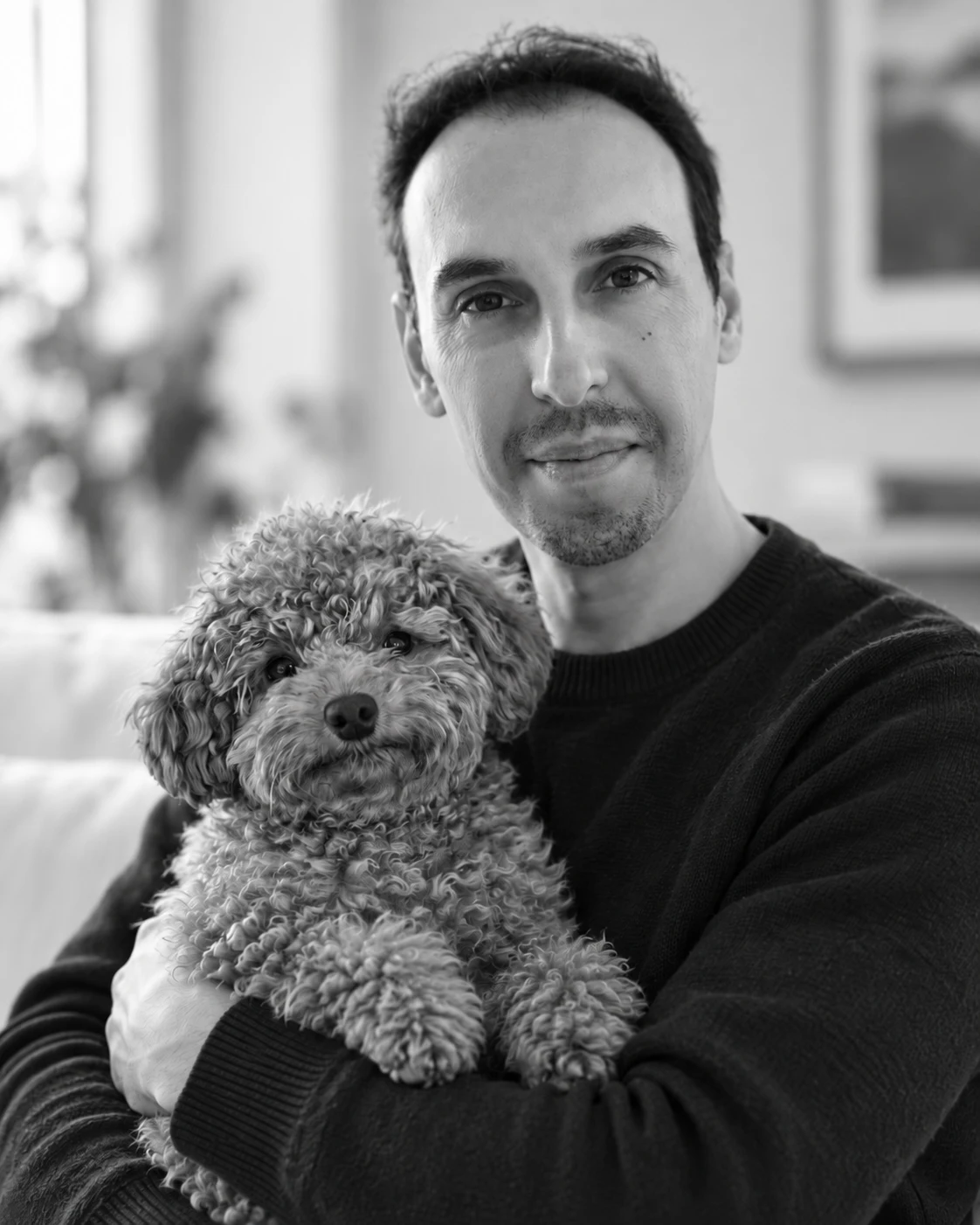 Ludovic Alvarez, fondateur de Mystorie, avec son chien
